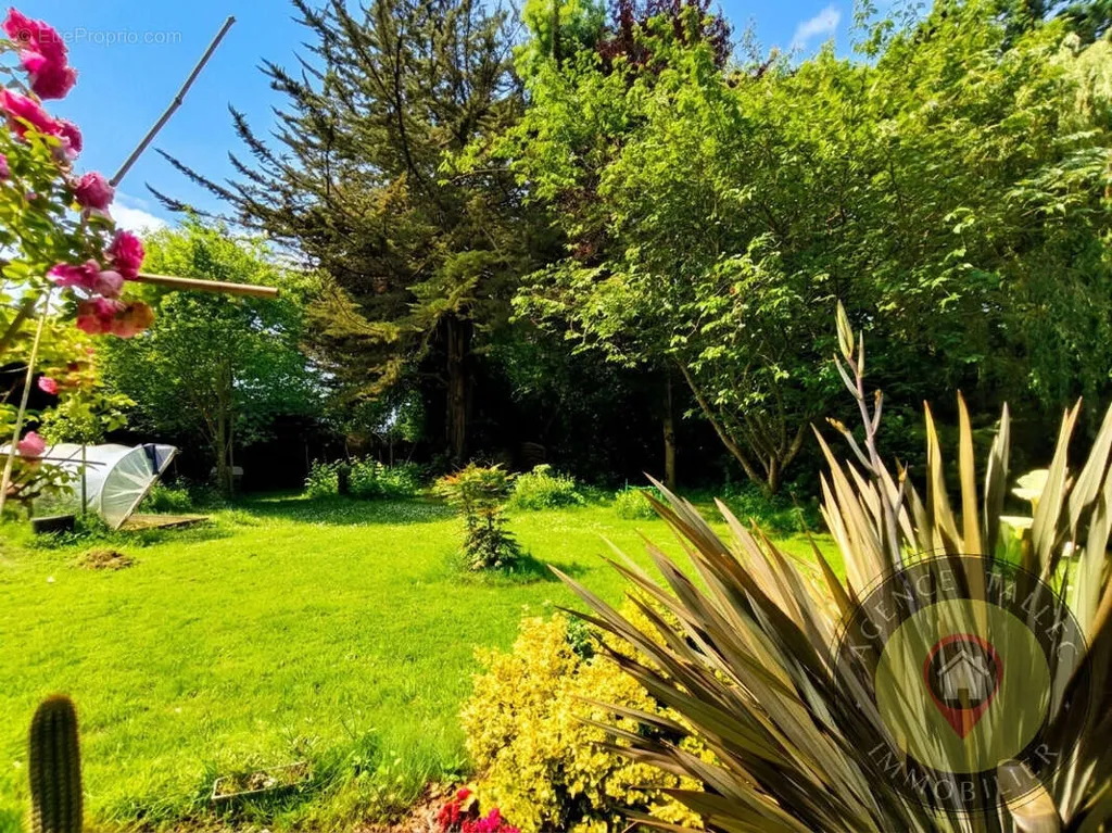 Giardino - Leisure Plot with Orchard near Dinan