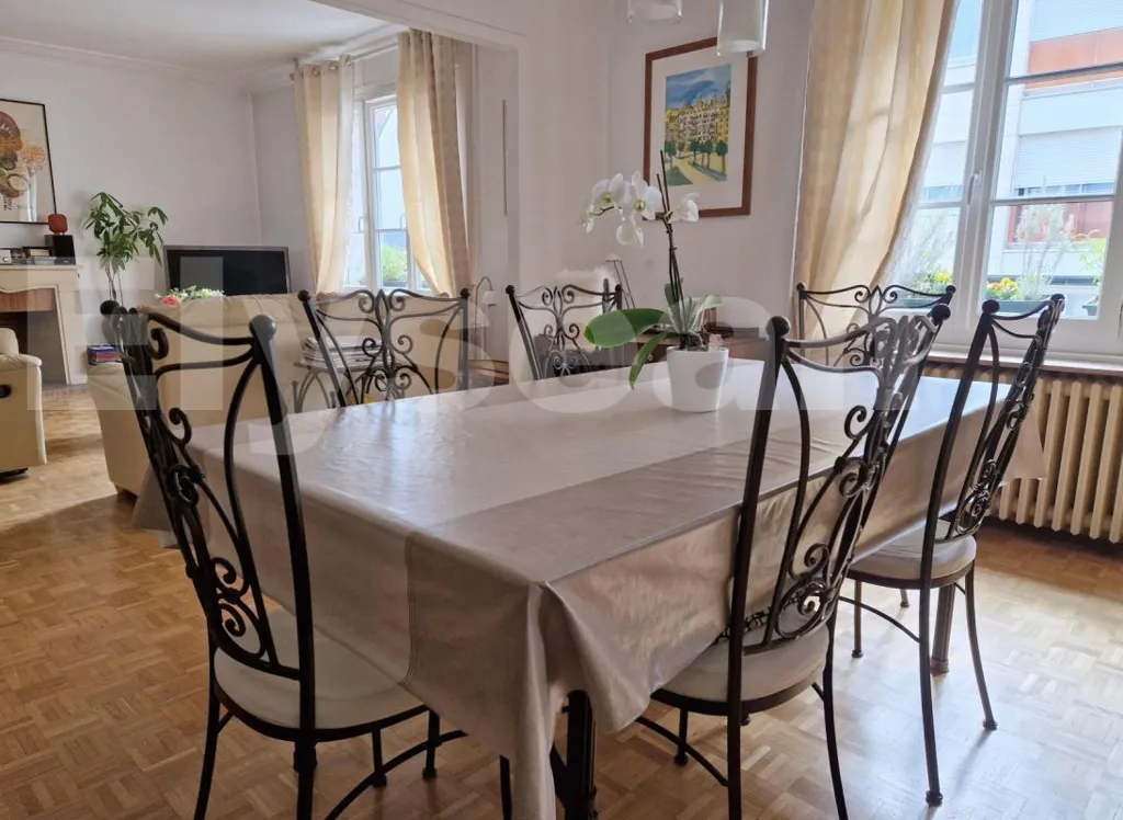 Söögituba - Spacious 6-Piece Flat in Central Orléans