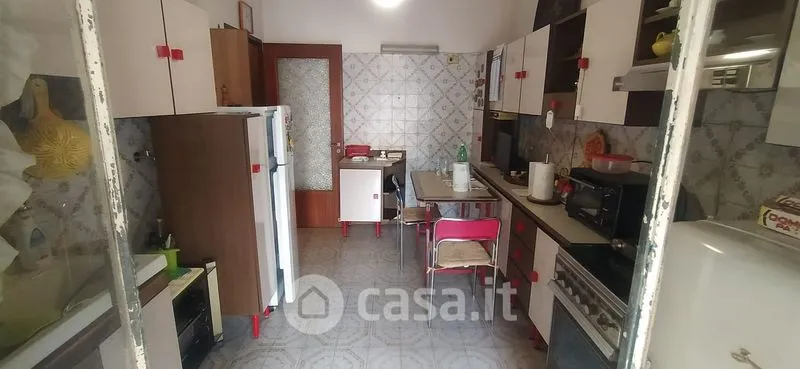 Cucina - Appartamento con balcone e tripla esposizione a Catania