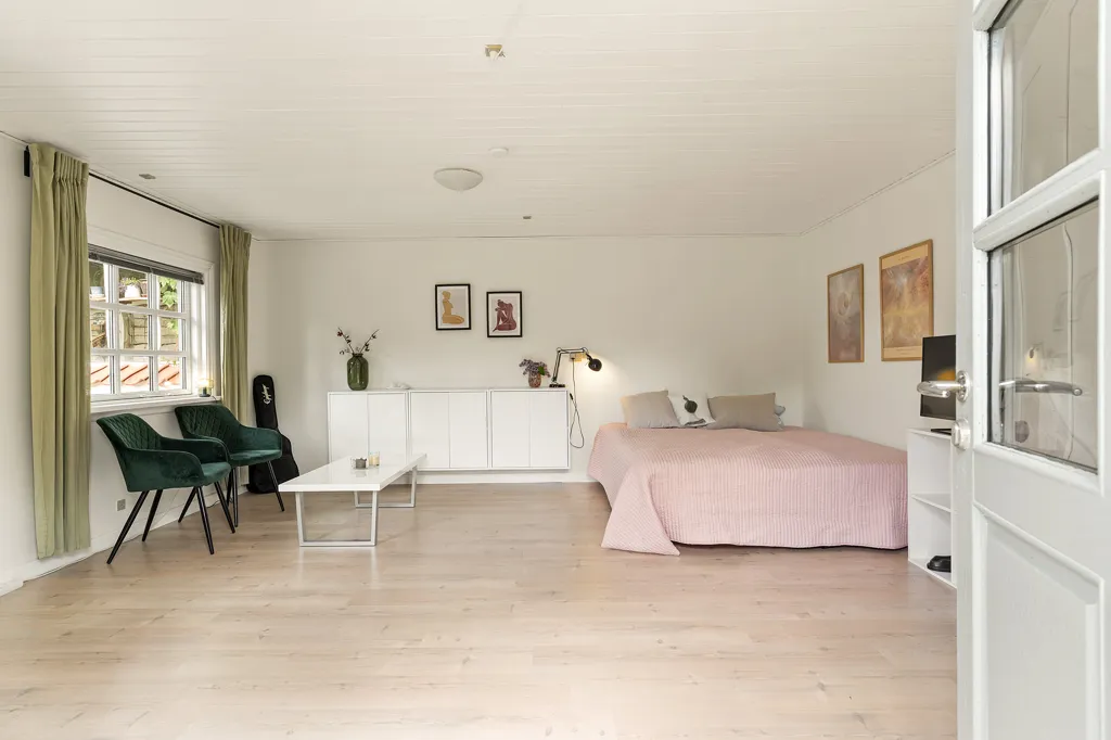 Magamistoad - Thatched Villa with Garden in Helstrup