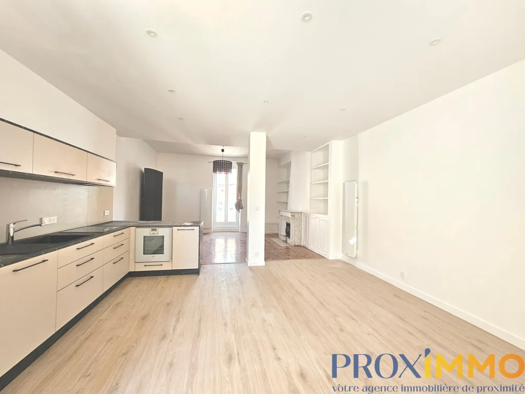 Cuisine - Appartement Rénové avec Balcon au Centre de Voiron