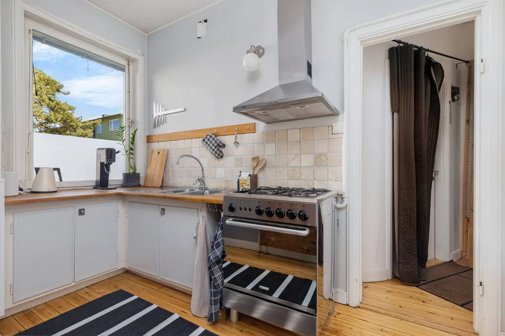 Cucina - Charming Two-Bedroom Flat with Balcony in Stockholm