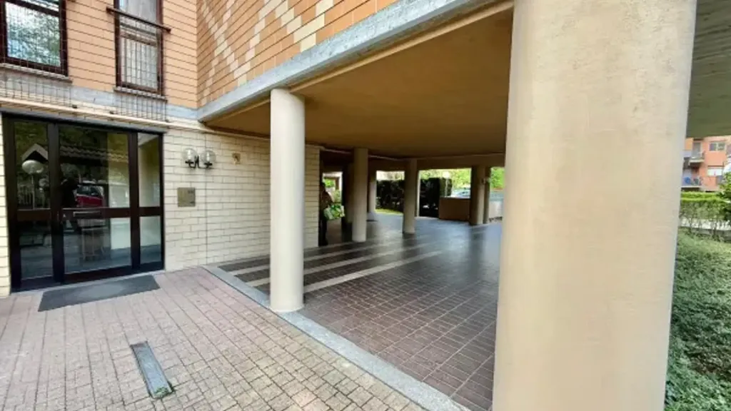 hallway_entrance