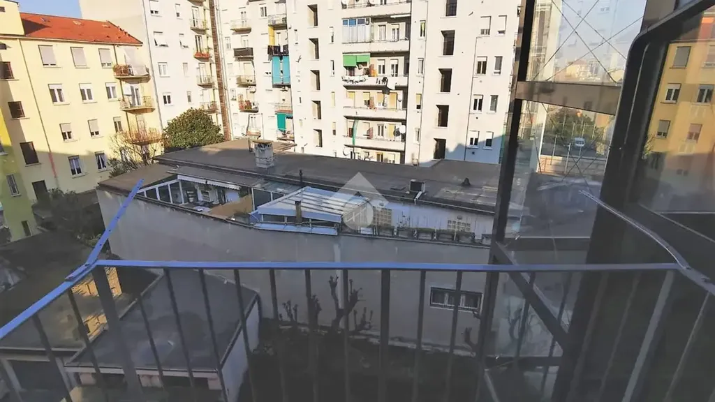 Rõdu - Modernised Flat with Balcony in Milan