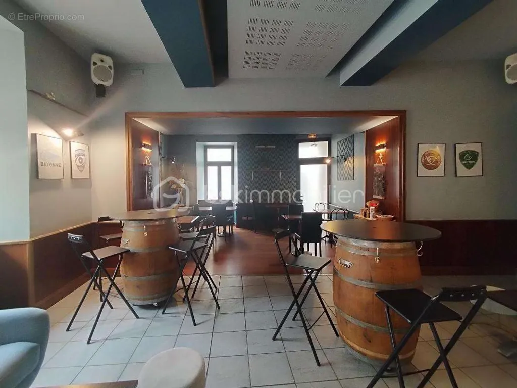 Rooms - Rental Building with Bar-Restaurant in Nérac