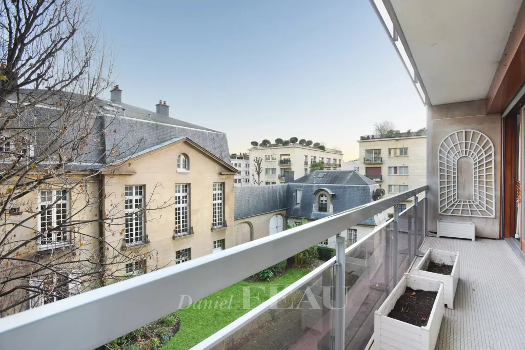 Rõdu - Flat with Balconies in Neuilly sur Seine