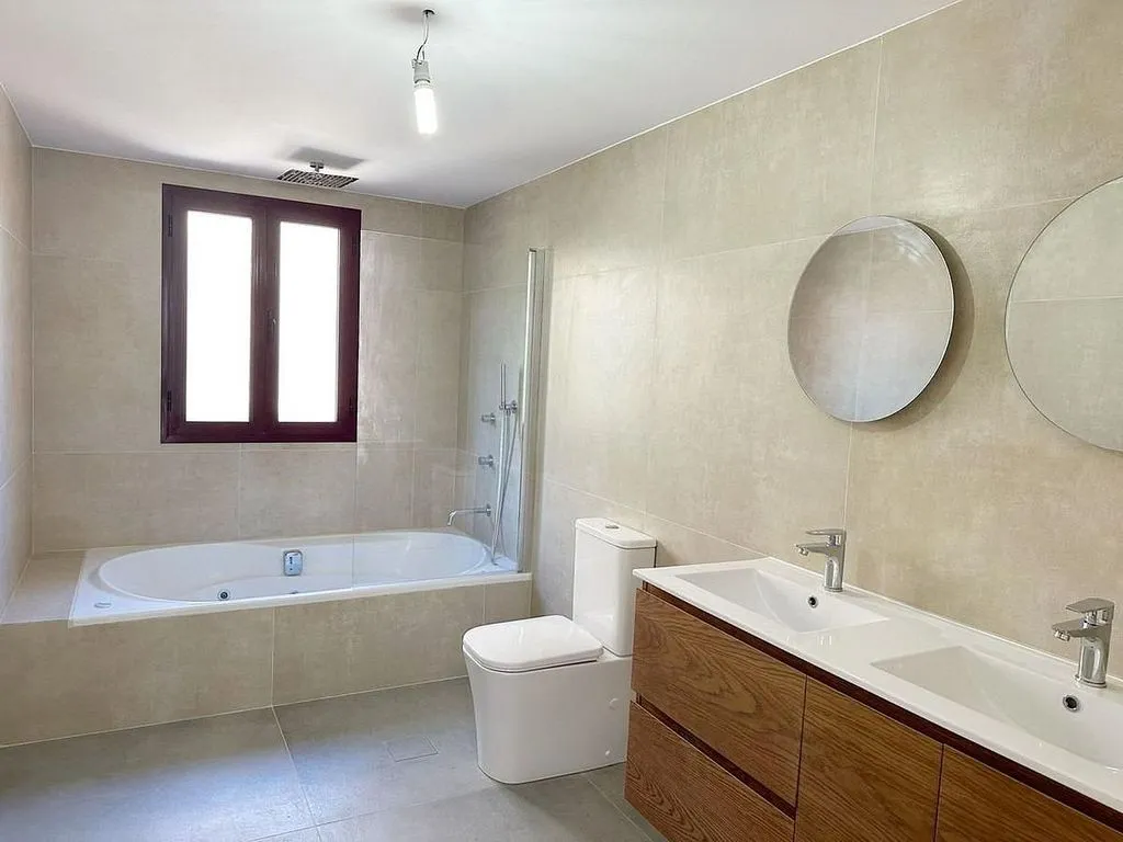 Vannitoad - Luxury Penthouse with Terrace in Benahavís