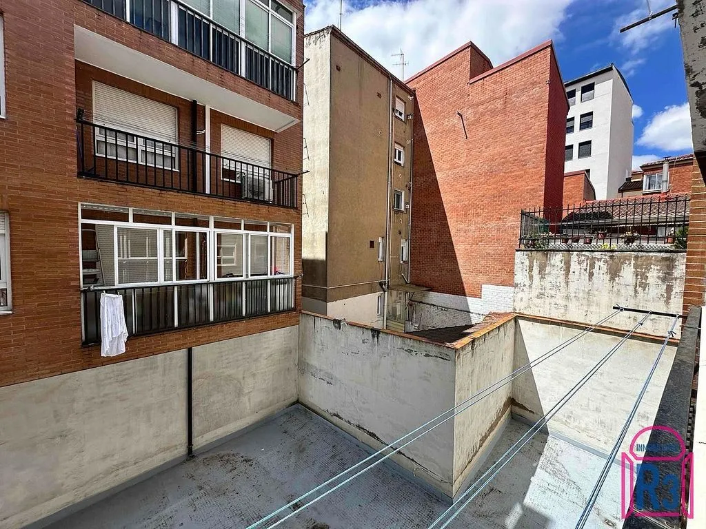 Jardin - 3-Bed Flat with Terrace in San Esteban