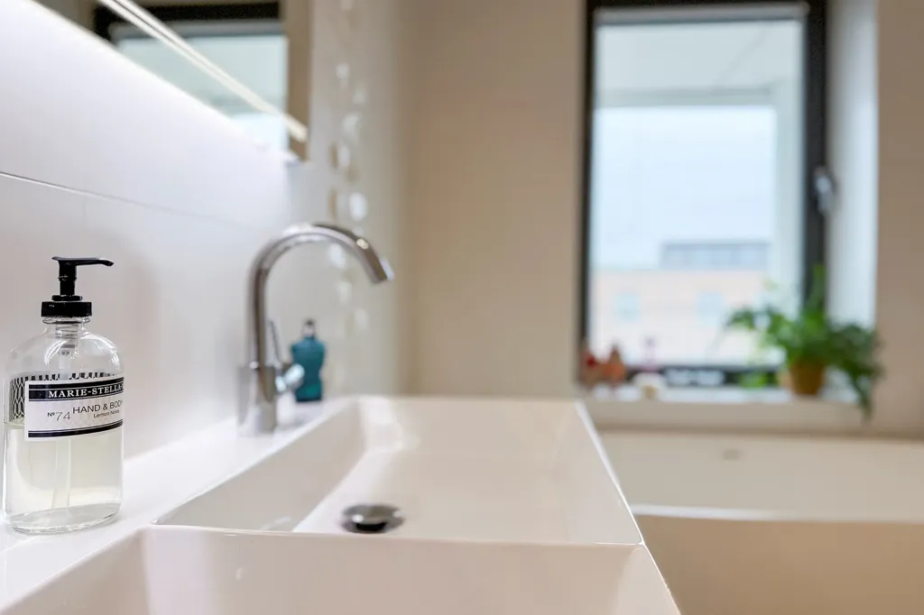 Salles de bain - Luxury Apartment with Balcony in Arnhem