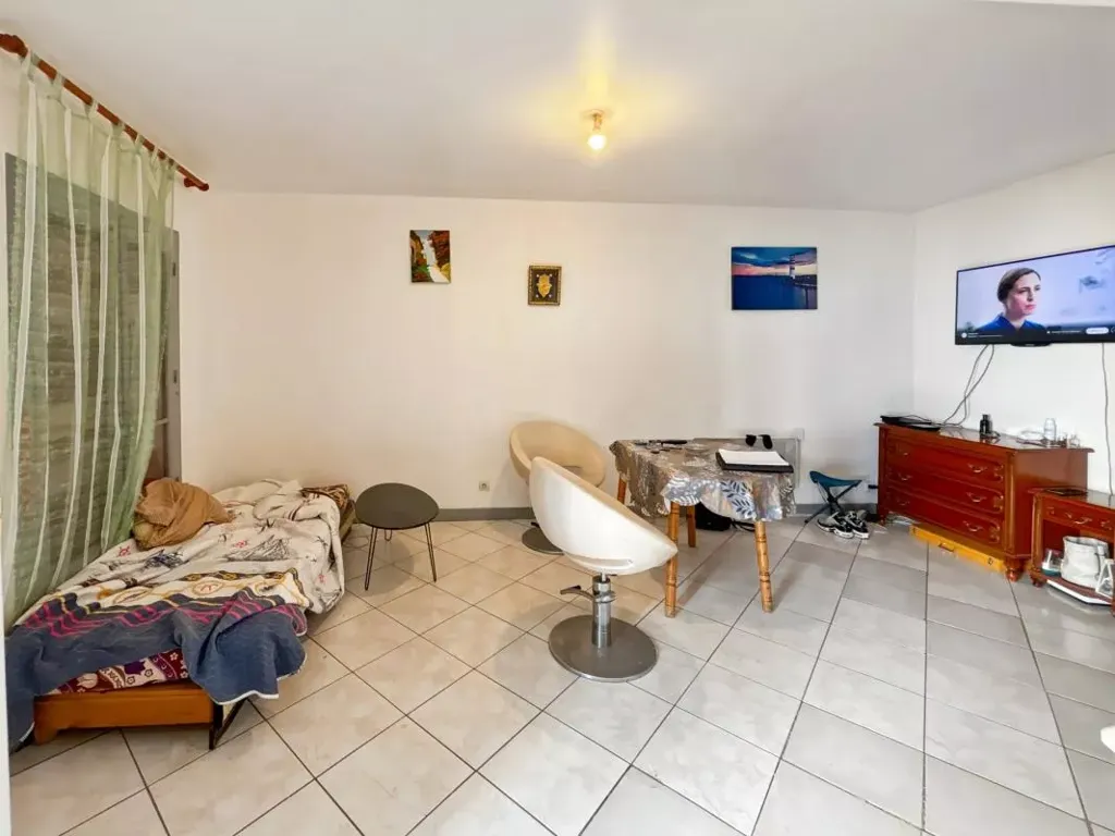 Chambres - Immeuble de Rapport avec Balcon à Béziers
