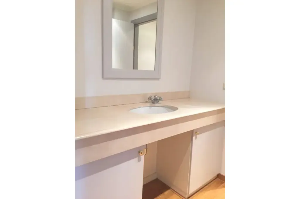Salles de bain - Appartement Élégant avec Terrasse dans le Quartier des Ambassades