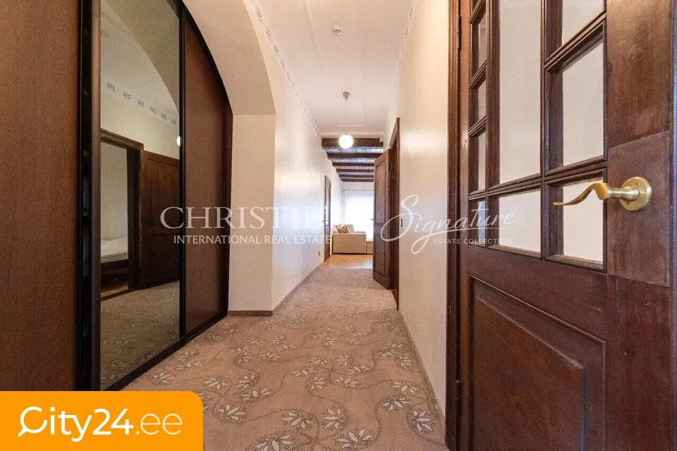 hallway_entrance