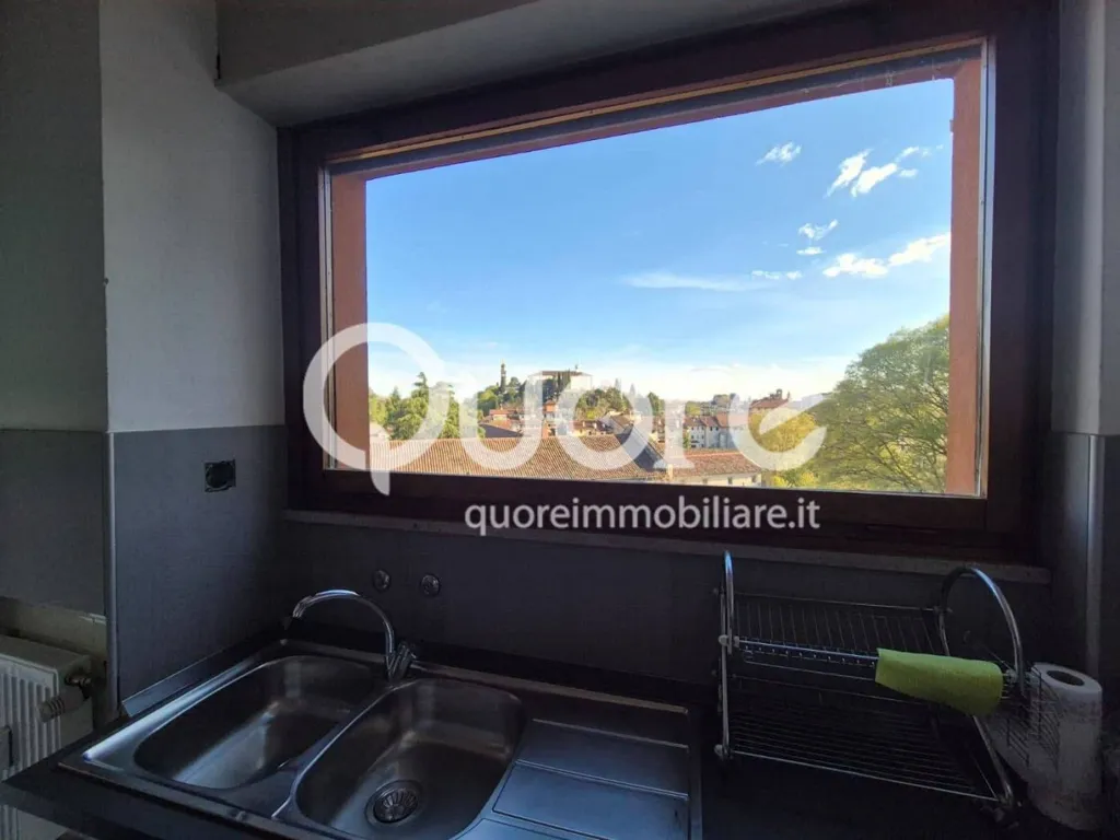 Cuisine - Spacious Apartment with Castle View in Udine