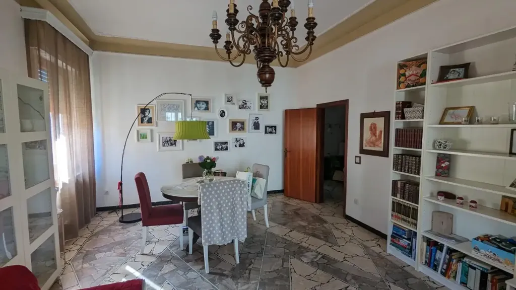 Dining Room - Villa with Garden in Central Vada