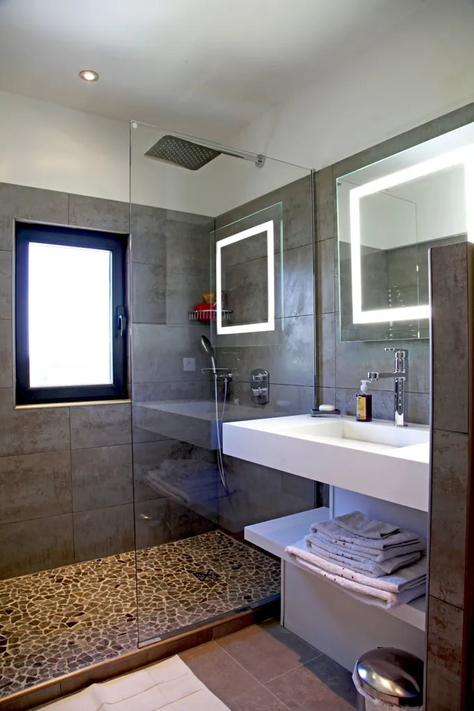 Salles de bain - Bungalow neuf avec 3 chambres à Précy-sur-Oise