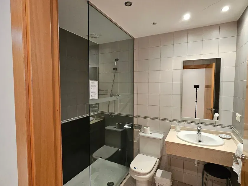 Bathrooms - Hotel with Bar-Restaurant near Corella Centre