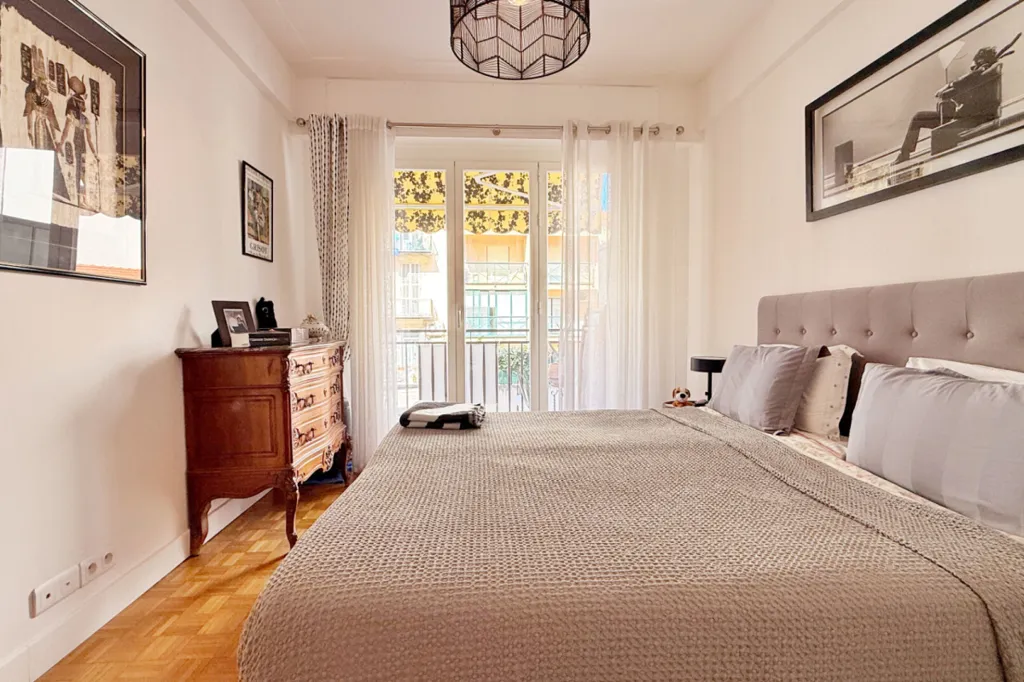 Chambres - Appartement Traversant avec Terrasse à Nice