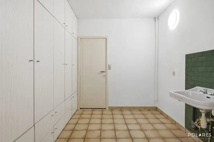 House with Separate Ground Floor Unit in Centre