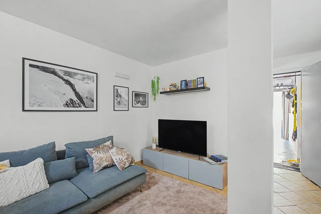 Soggiorno - Three-bedroom Apartment with Terrace in Parma