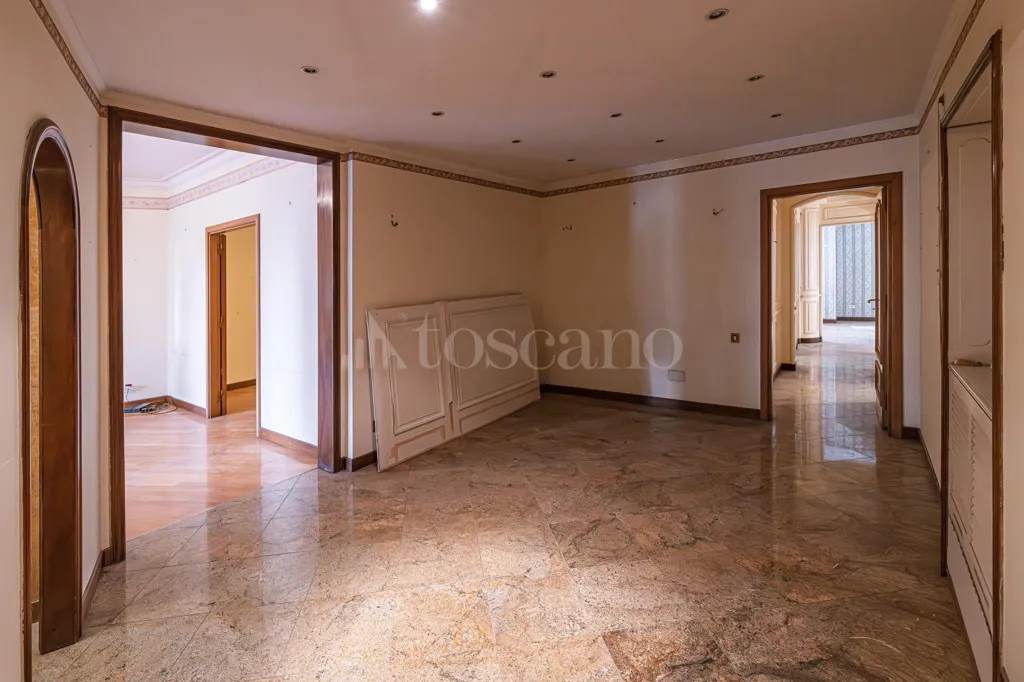 Esik - Spacious Apartment with Balcony in Monteverde, Rome