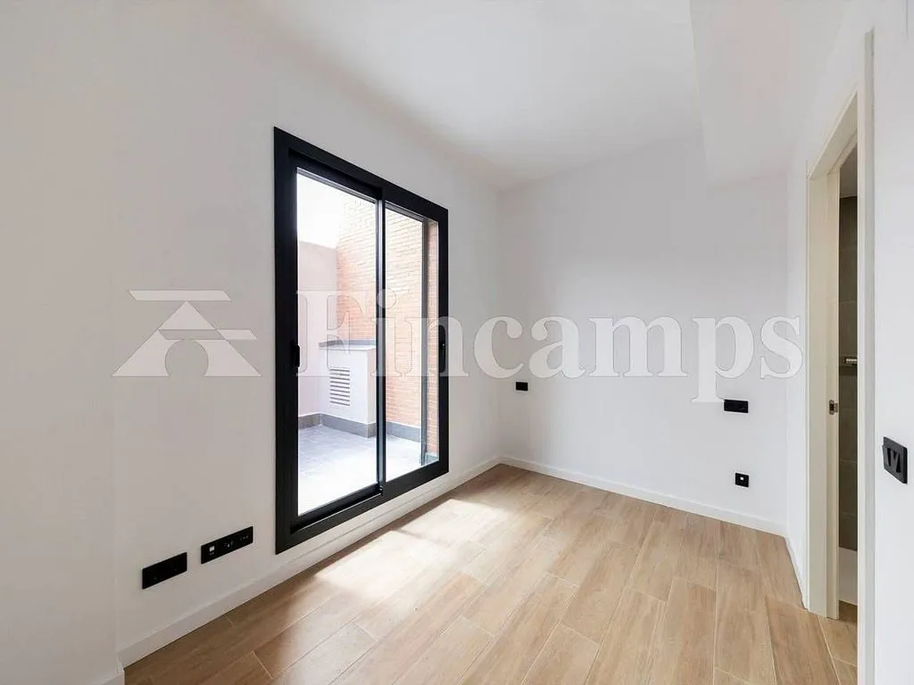 Toad - Modern Flat with Parking in Hostafrancs, Sabadell
