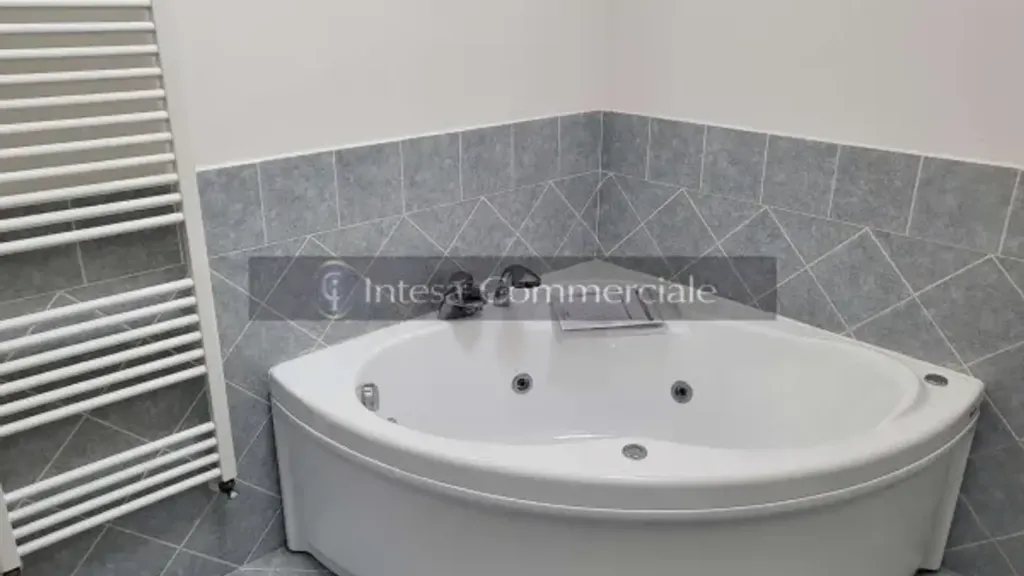 Salles de bain - Panoramic Villa with Large Windows in Collebeato