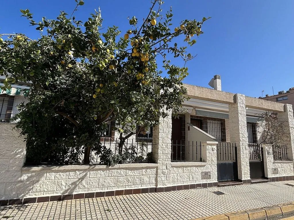 Välivaade - Semi-Detached House with Pool in Torre de la Horadada