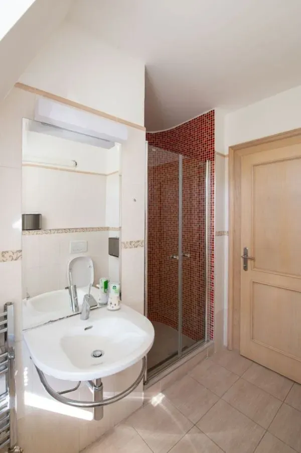 Bagni - Luxury Villa with Panoramic Views in Budapest II. District