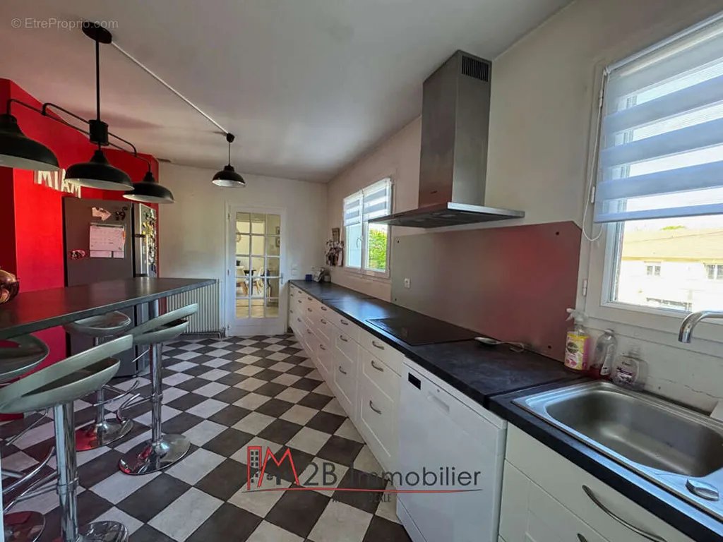 Cucina - Charming House with Garden in Residential Area