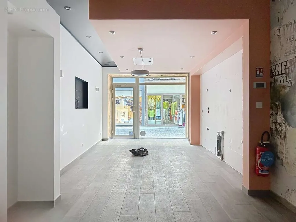 Ingresso - Commercial Space with High Footfall in Montélimar
