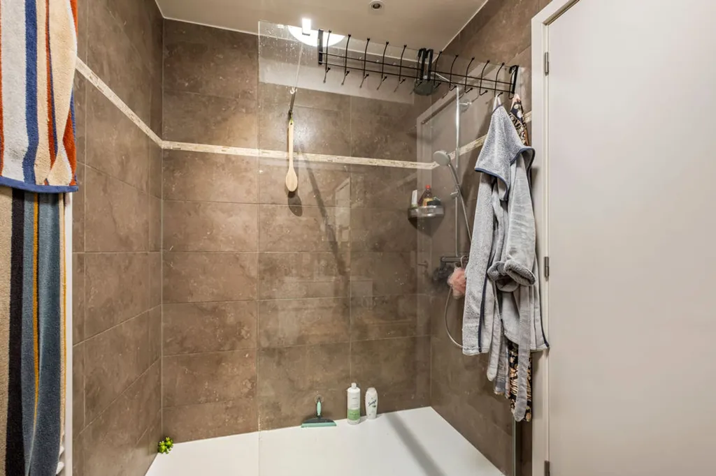 Vannitoad - 2-Bed Apartment with Terrace in Aalst