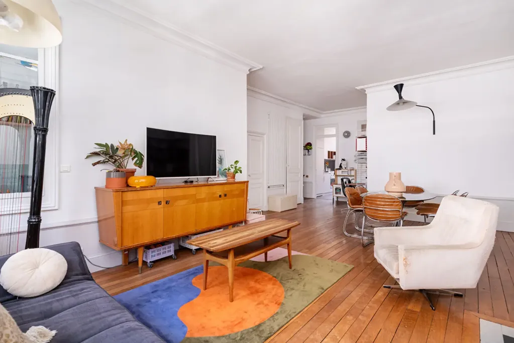 Séjour - Appartement Charmant avec Parquet au Quai du Rhône