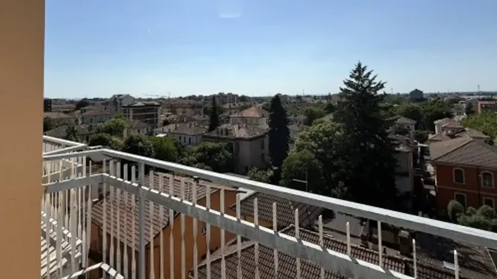 Balcon - Panoramic Apartment with Balcony in Voghera Centre