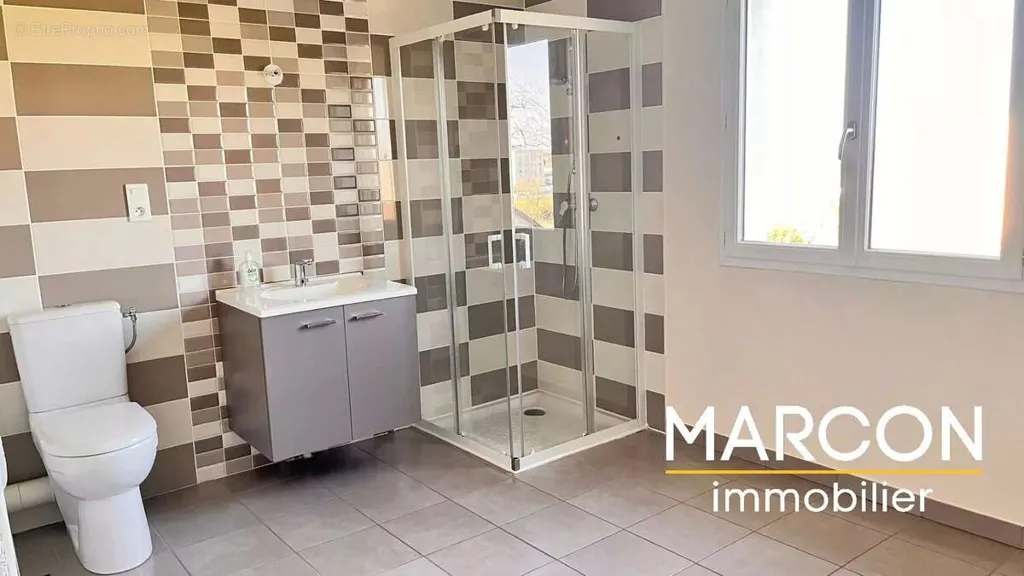 Vannitoad - Professional Flat with Parking in Guéret
