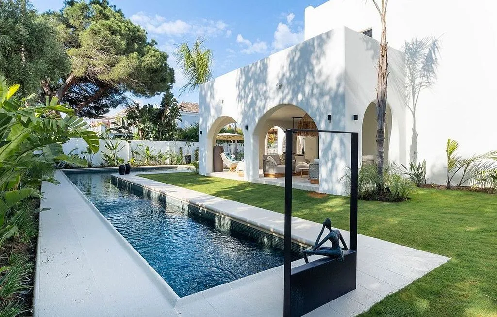 Bassein - Renovated Villa with Pool in Guadalmina