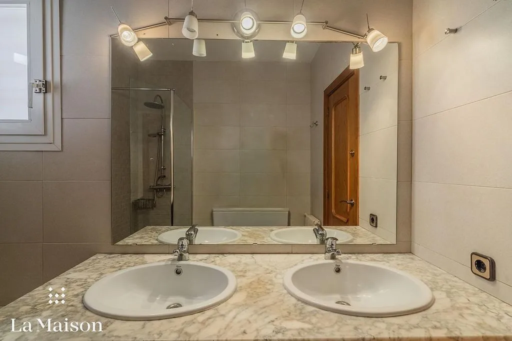 Bathrooms - Luxury House with Pool in Arenys de Munt
