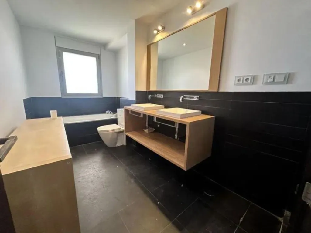 Salles de bain - Apartment with Golf Course Views in Benahavís