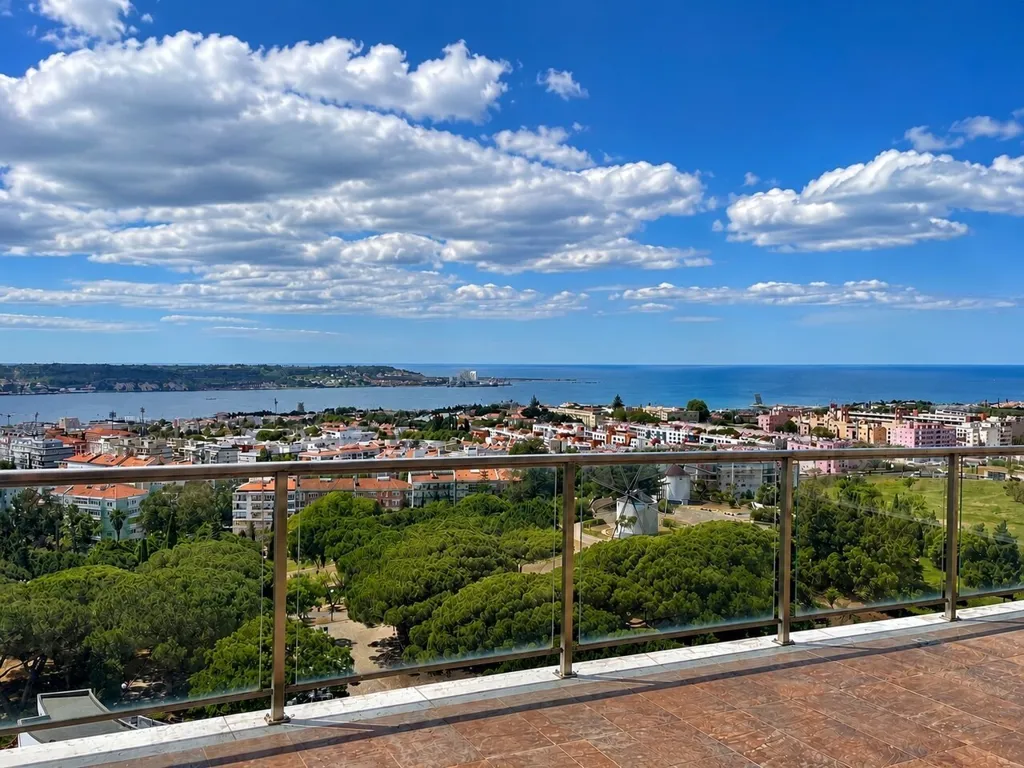 Balcon - Duplex Apartment with Tejo View in Lisbon