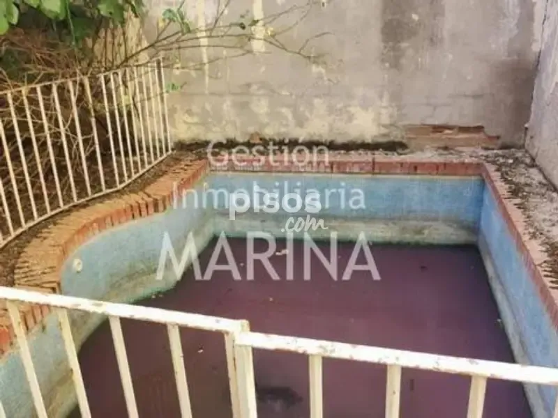 Bassein - Town House with Pool in Carranque Centre