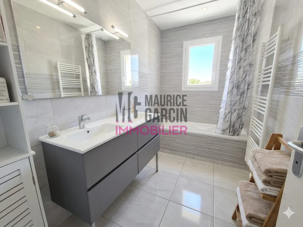 Vannitoad - Contemporary Flat with Terrace in Bedarrides