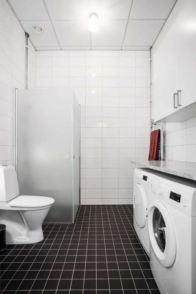 Salles de bain - Characterful Flat with Balcony in Falun
