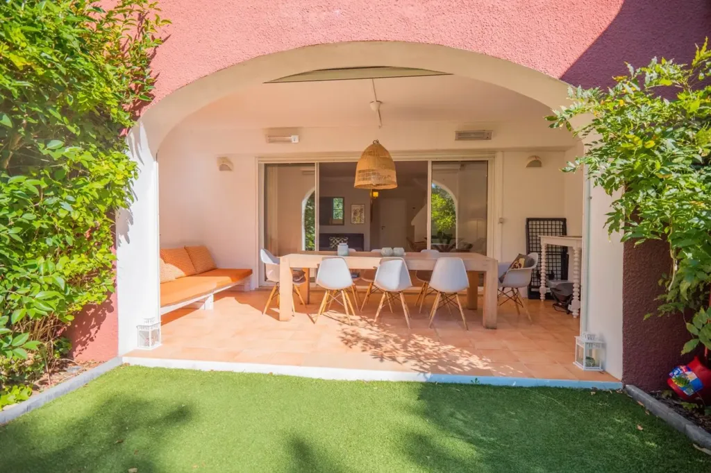 Terrass - Charming Villa with Pool in Secure Domain