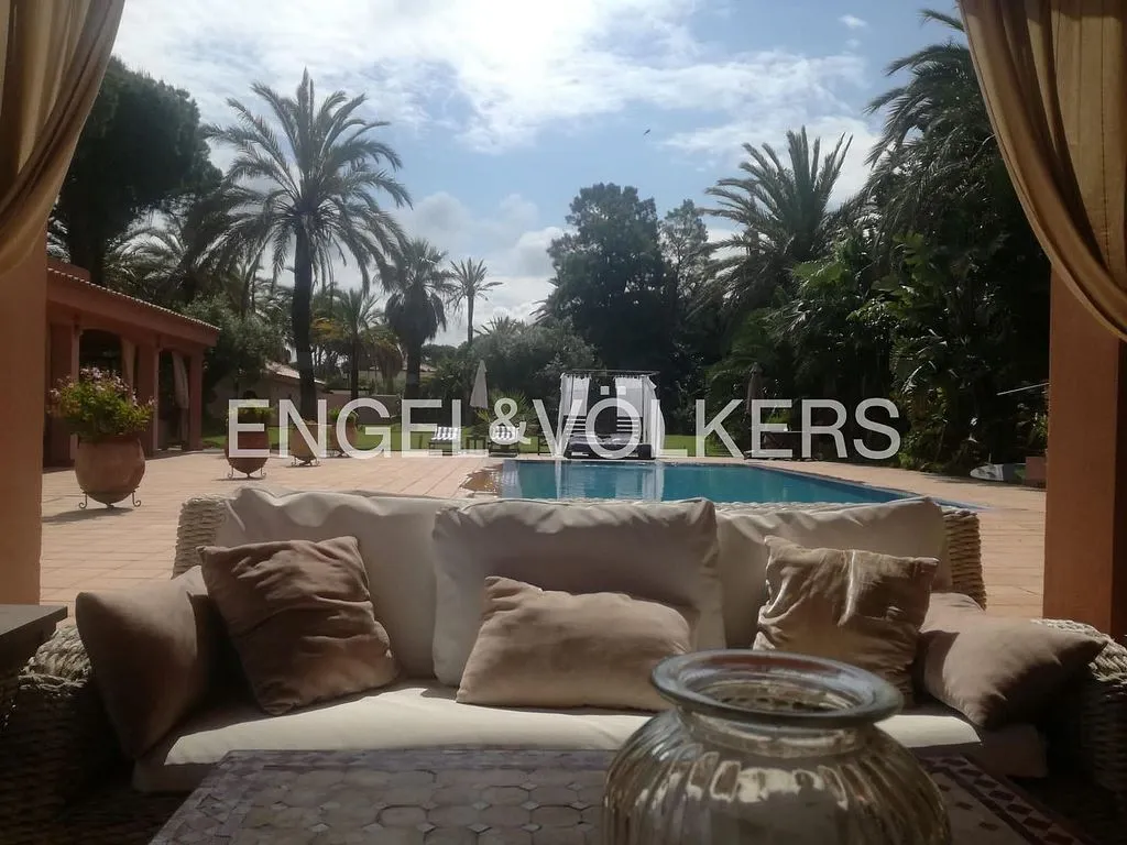 Pool - Chalet with Garden for Renovation in Chiclana