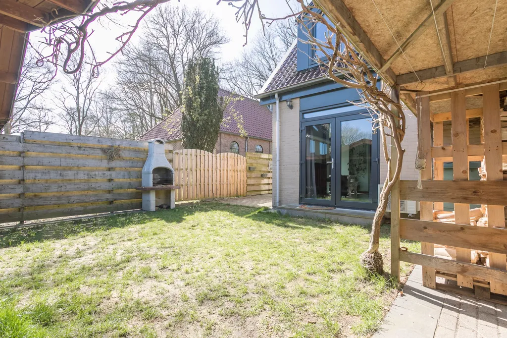 Jardin - Unique Corner House in Uffelte with Garden