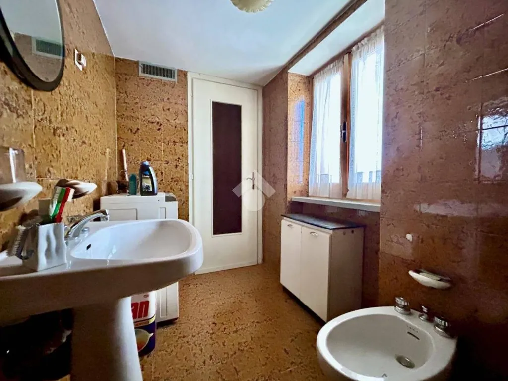 Bathrooms - Semi-detached House with Panoramic View in Condove