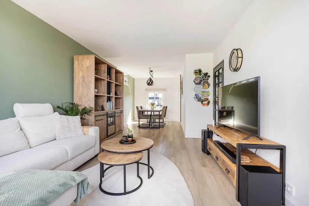 Elutuba - Corner Flat with West Balcony in Central Location