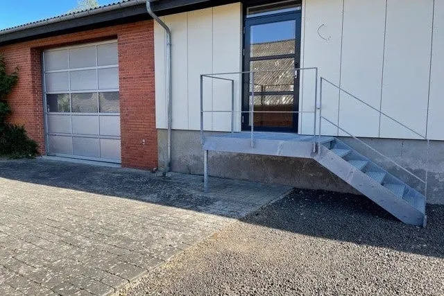 Garage - Office/Showroom with Workshop in Central Location