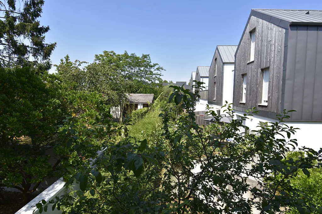 Giardino - One-Bedroom Flat with Terrace in Saint Herblain