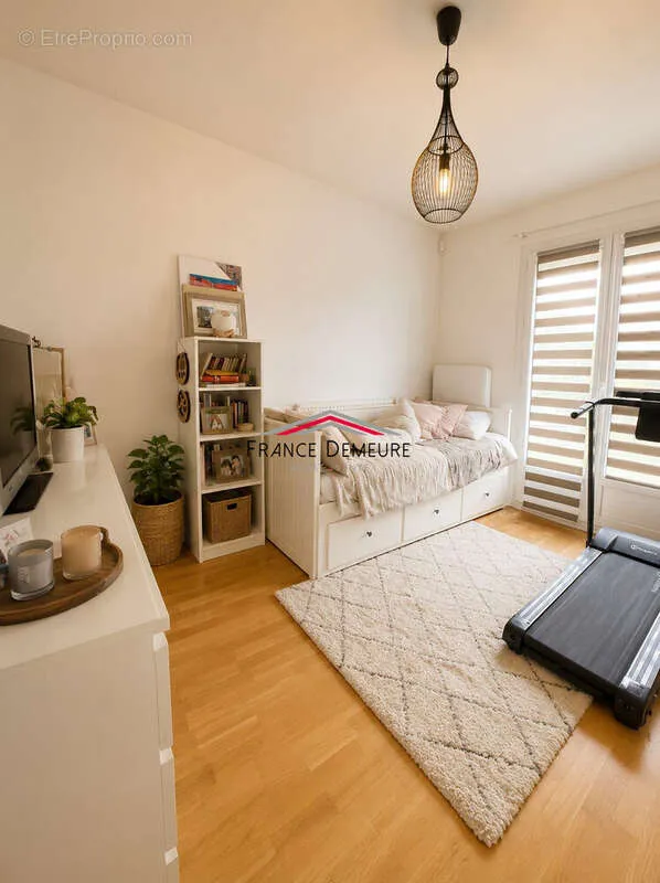 6-toaline maja asukohas Pierrelaye