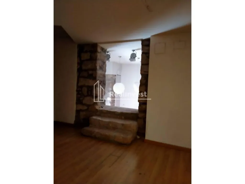 Toad - Commercial Building with Renovation Potential in Berga